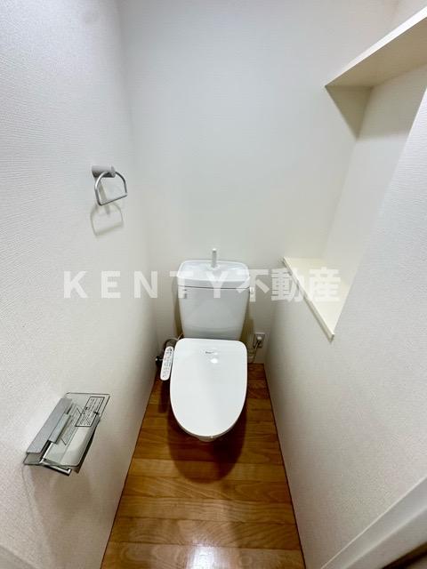 トイレ　落ち着いた色調のトイレです