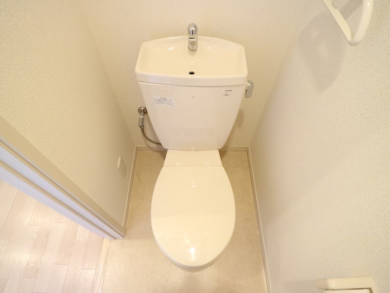 ＪＲ鹿児島本線 東郷駅 徒歩20分 2階建 築19年のトイレ写真