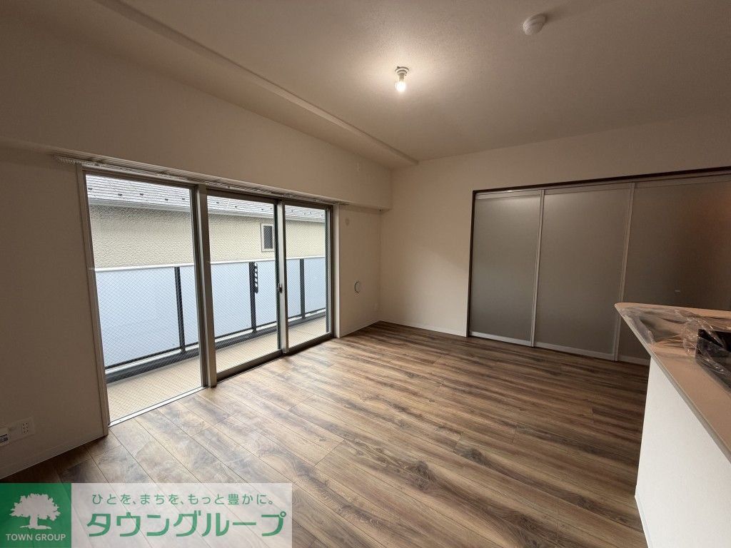 京急本線 梅屋敷駅 徒歩10分 4階建 築1年の居間写真