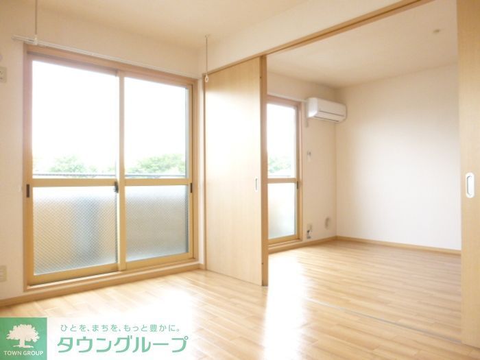 北総線 北国分駅 徒歩9分 3階建 築22年の居間写真