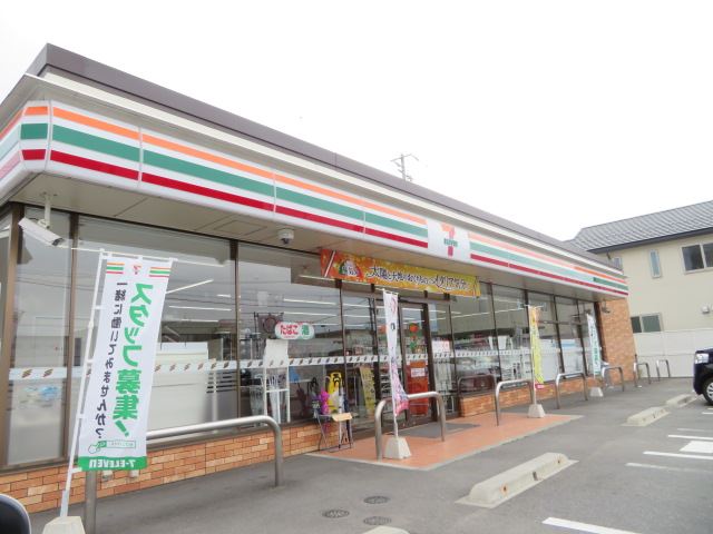 コンビニ　セブンイレブン（コンビニ）まで760m