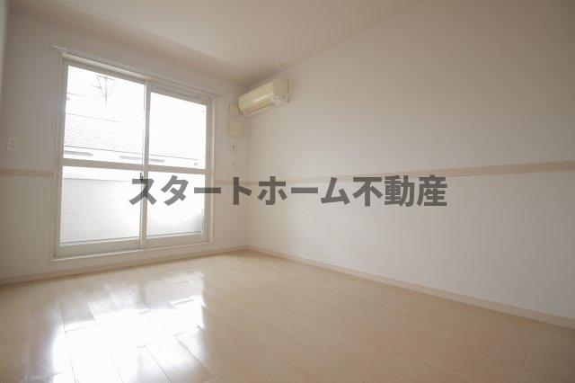 居室・リビング　こちらの居間で趣味の時間をお楽しみください