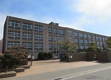 中学校　平岡中学校（中学校）まで455m