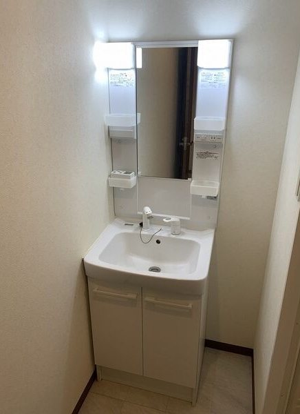 洗面設備　画像は、同型タイプの為、現状を優先いたします。