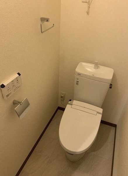トイレ　画像は、同型タイプの為、現状を優先いたします。