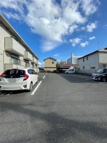 駐車場　駐車場に車を止められます