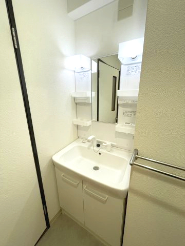 洗面設備　イメージとして同建物他部屋を表示しています