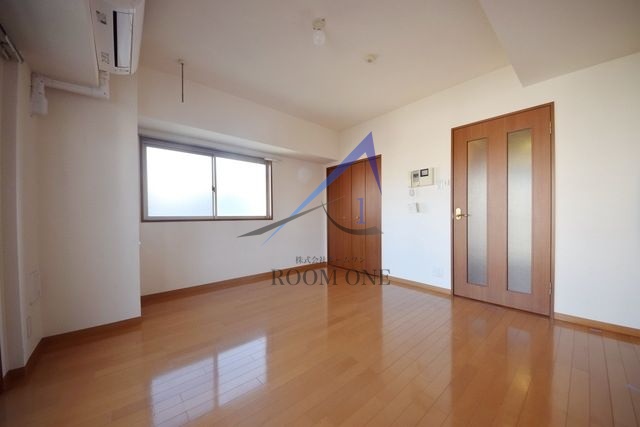 ハイトサーブル川崎の居間写真