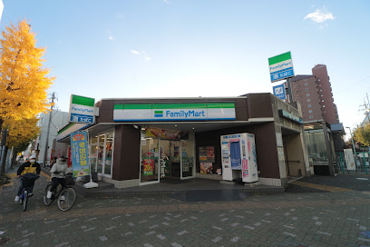 コンビニ　ファミリーマート 岩塚駅前店（コンビニ）まで247m