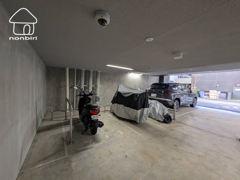 駐車場　駐車場の空きはご確認ください