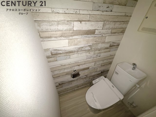 トイレ　温水洗浄便座付きのトイレです♪