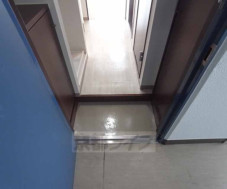 玄関　段差の低い玄関です。