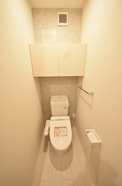 トイレ　収納付きのトイレ