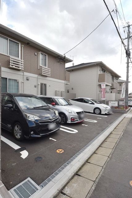 駐車場　敷地内の便利な駐車場