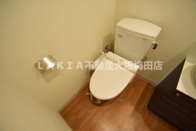 阪急神戸線 中津駅 徒歩7分 8階建 築13年のトイレ写真