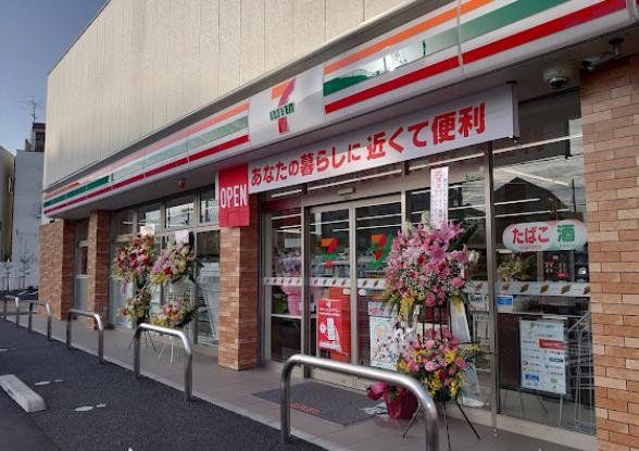 コンビニ　セブンイレブン足立本木2丁目店（コンビニ）まで840m
