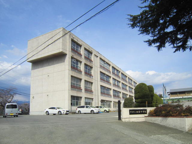 中学校　甲斐市立双葉中学校（中学校）まで1510m