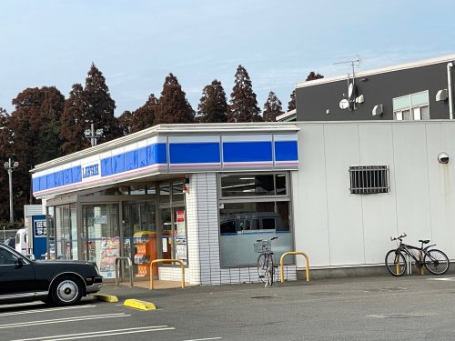 コンビニ　ローソン 富里ファミリータウン前店（コンビニ）まで876m