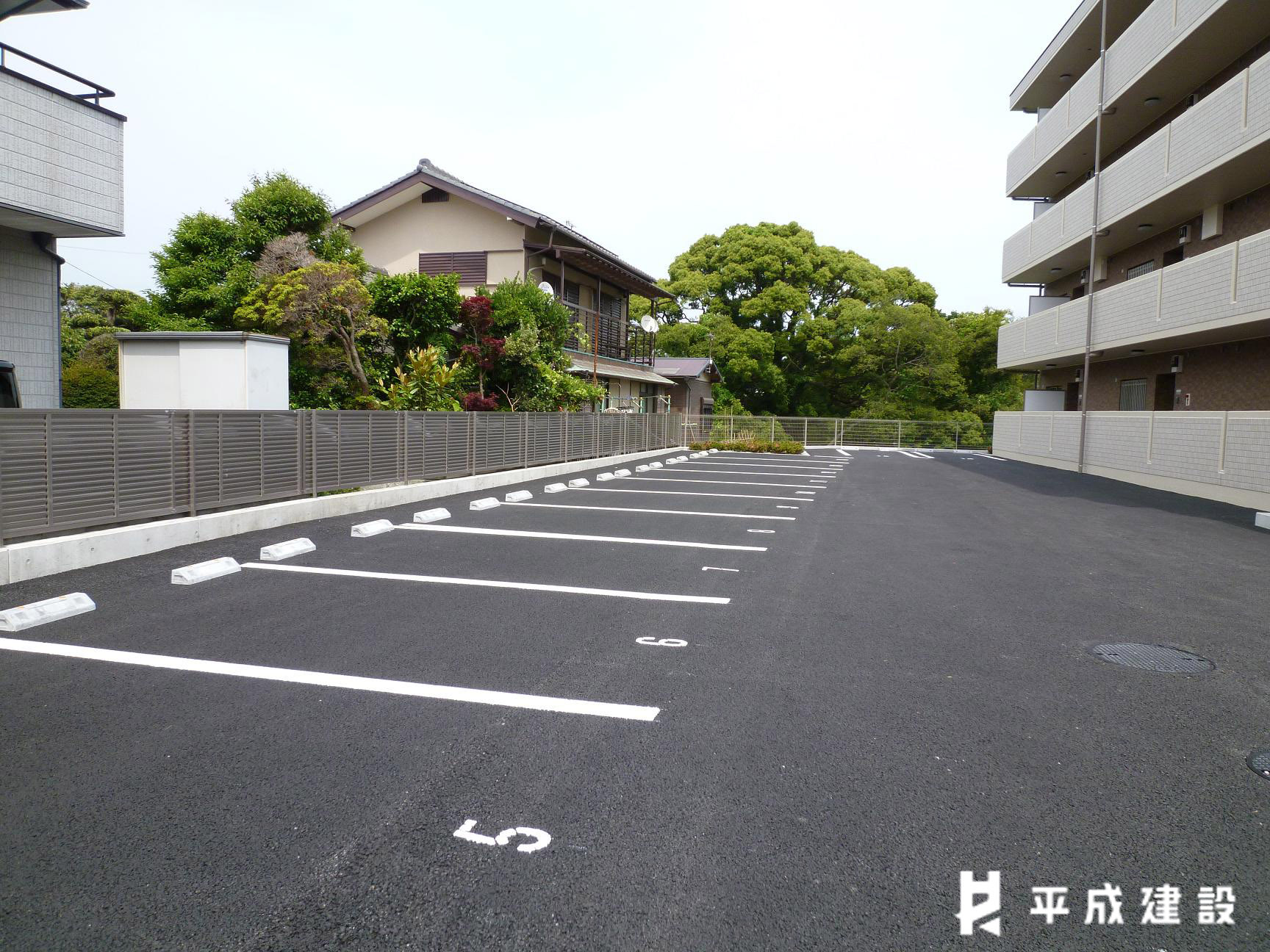 駐車場　敷地内駐車場