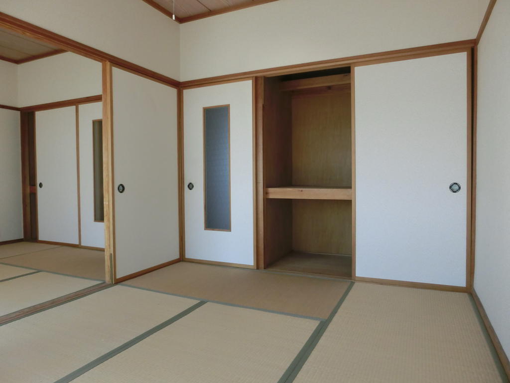 パレ・ロワイヤルコウヤの居間写真