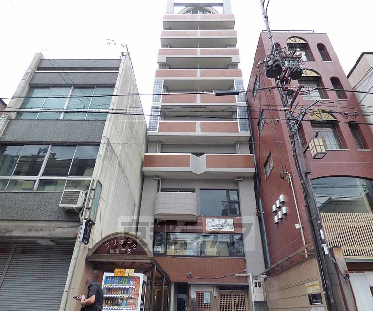 京都市中京区御倉町のマンションの建物外観
