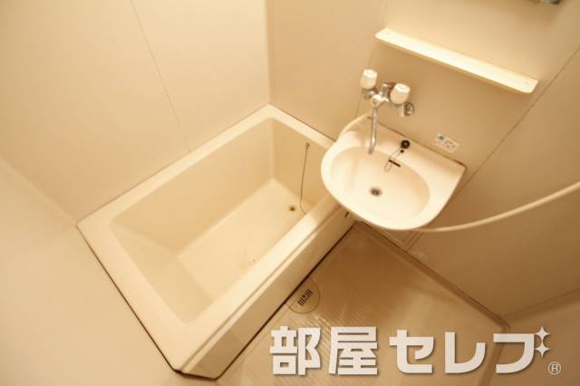 バス・シャワールーム　洗面付きのお風呂場です。