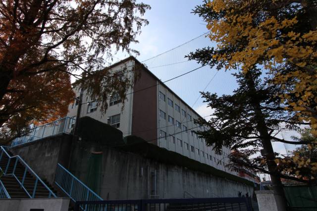 中学校　名古屋市立御幸山中学校（中学校）まで550m