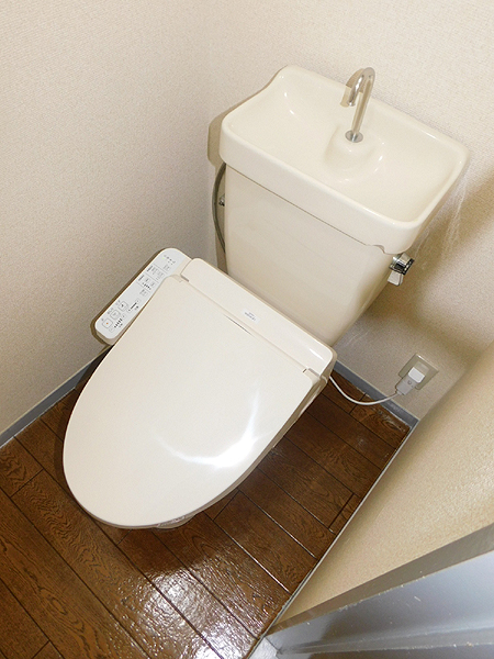トイレ　温水洗浄便座完備