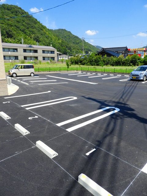 【広島市安佐北区大林のアパートの駐車場】