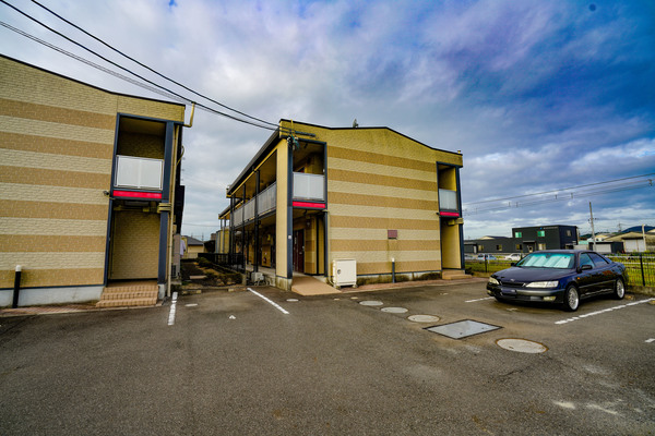 【瀬戸内市長船町福岡のアパートの建物外観】