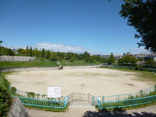 【サンステージ滝ノ水の公園】