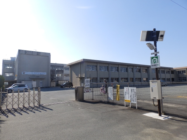 【松阪市駅部田町のアパートの小学校】