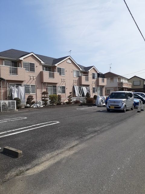 【カーサエスタ参番館の駐車場】