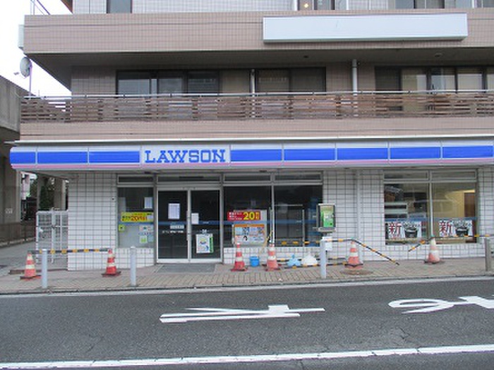 コンビニ　ローソン 仲町台一丁目店（コンビニ）まで8m