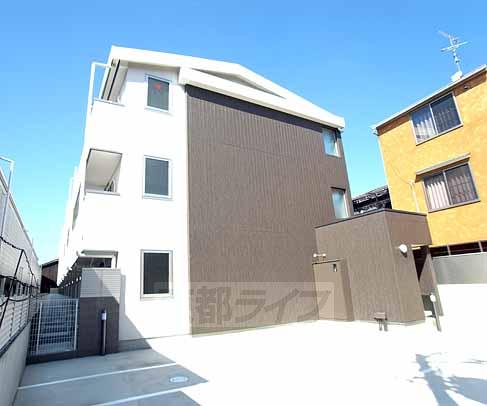 京都市南区東九条松田町のアパートの建物外観