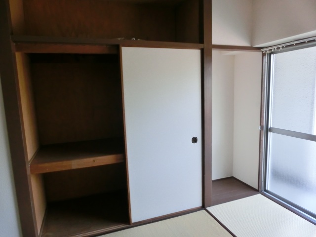 収納　写真は別号室のものです。