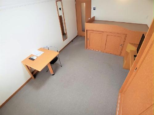 その他　部屋を広々使える　折り畳み式テーブル完備