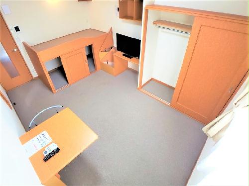 居室・リビング　自然光が入る明るい居室