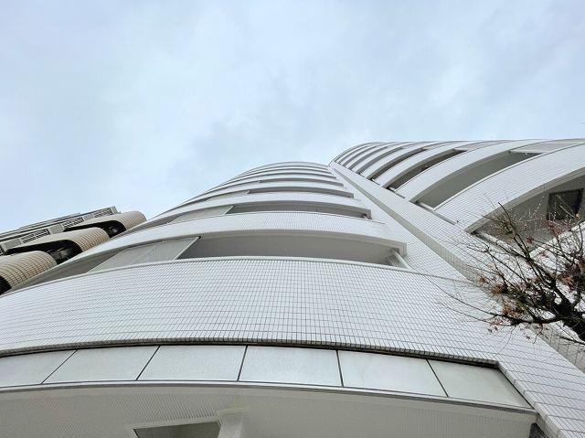 【広島市中区住吉町のマンションの建物外観】