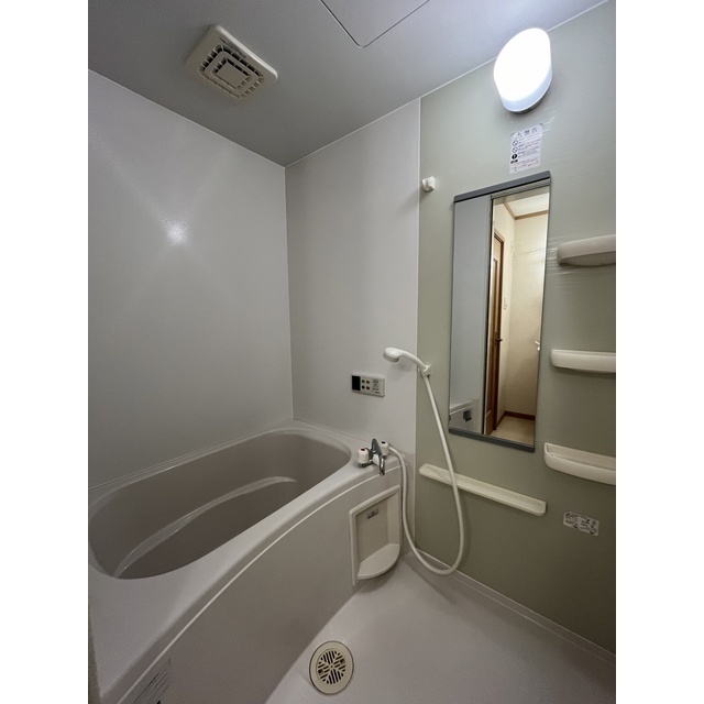 バス・シャワールーム　※同タイプ別室の写真となります。