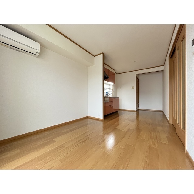 居室・リビング　※同タイプ別室の写真となります。