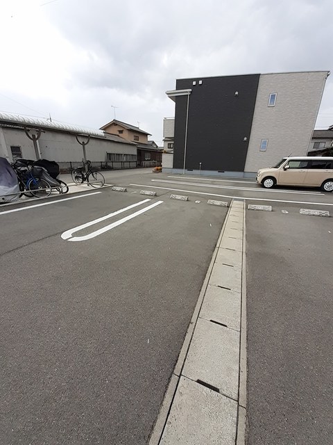 【福山市駅家町大字近田のアパートの駐車場】