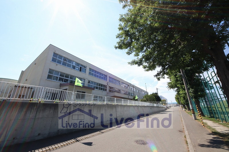 【札幌市白石区中央三条のマンションの小学校】