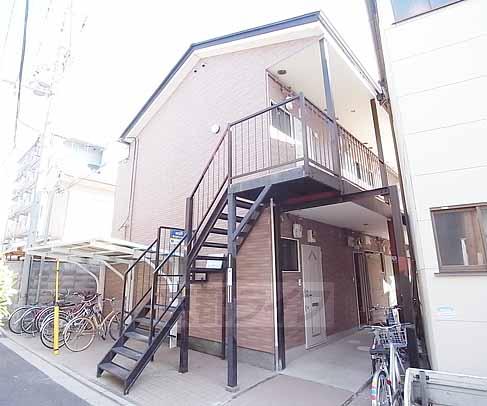 京都市左京区田中関田町のアパートの建物外観