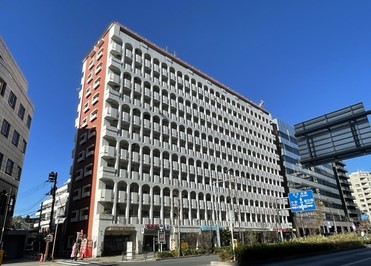 新宿区大久保のマンションの建物外観