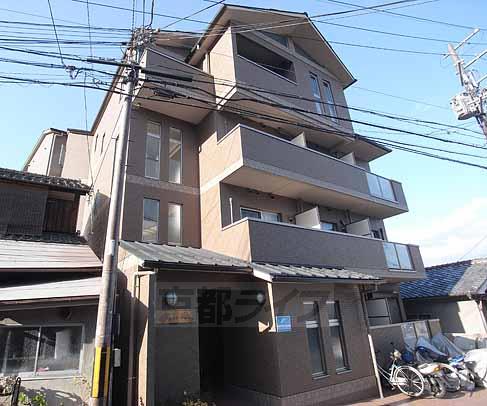 京都市西京区嵐山中尾下町のマンションの建物外観