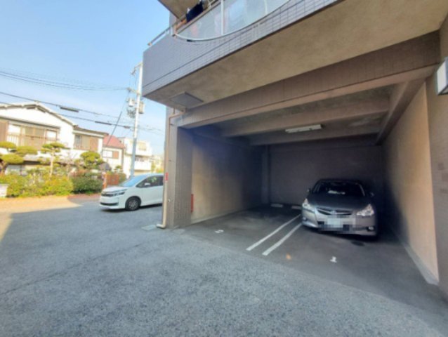 【サニーコート鷹取の駐車場】