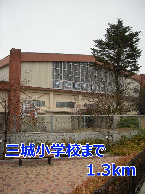 【グリッター大文の小学校】