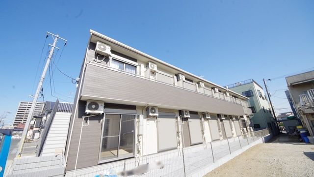 東松山市箭弓町のアパートの建物外観