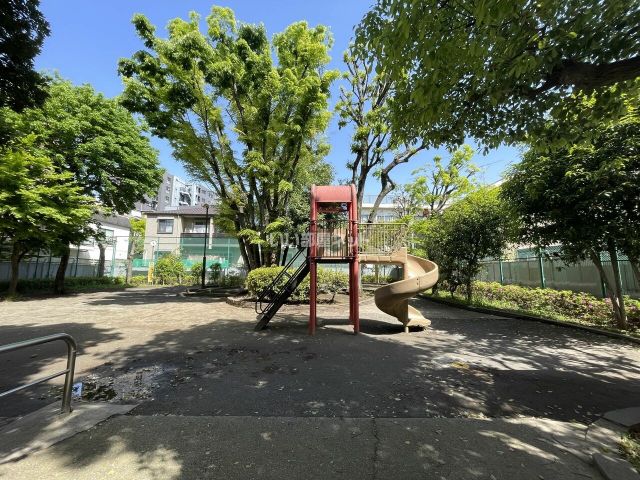 【ハーモニーレジデンス新宿四谷の公園】